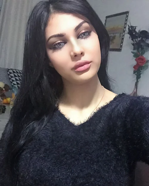 Pakistani spa massage centre therapist